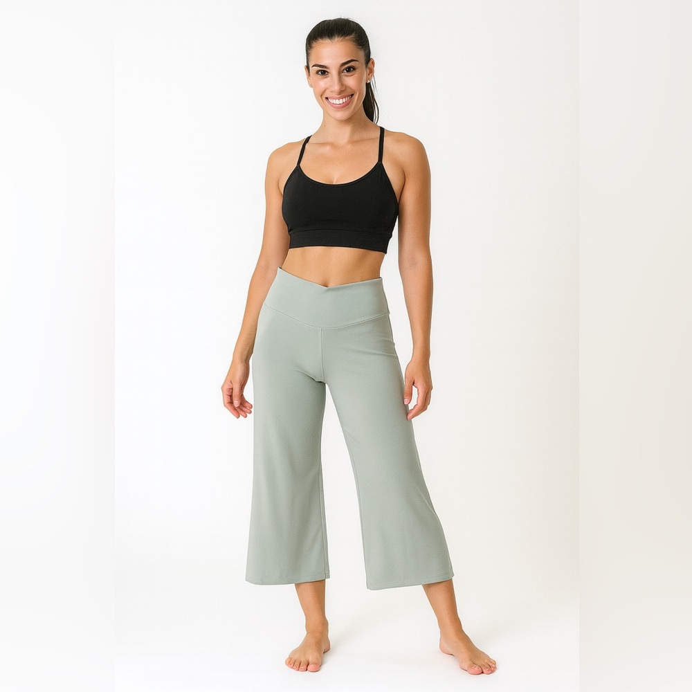 MOVETHEOLOGY Wide Leg Crop Athletic Pants
